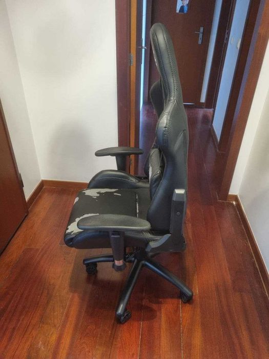 Cadeira Gaming Alpha Gamer — Com Sinais de Uso