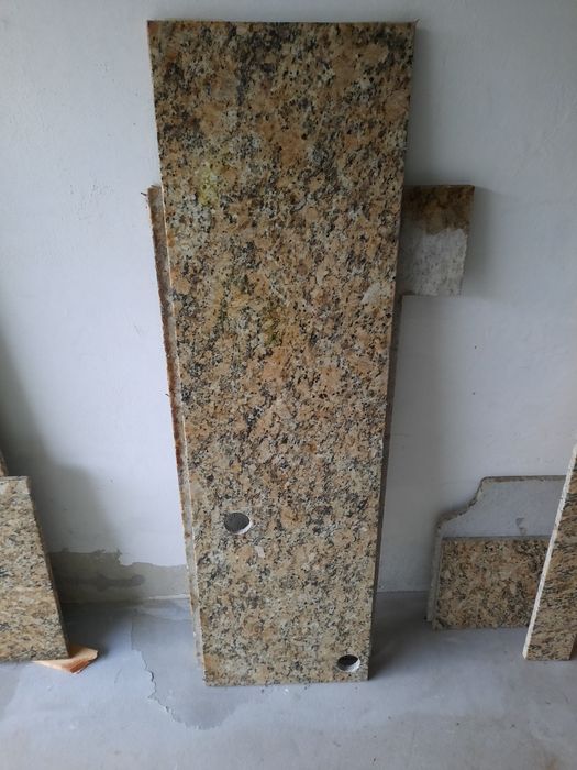 Granit grecki z oczkiem