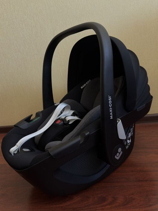 Продам дитяче автокрісло Maxi-Cosi Pebble 360