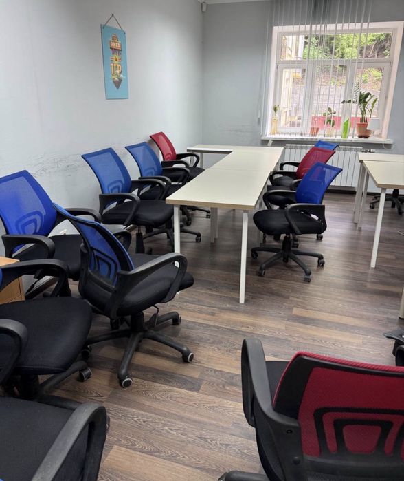 РОЗПРОДАЖ офісних крісел, столів та меблів для роботи