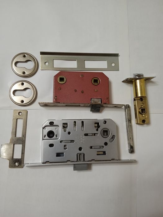 замок врезной б.у секретка навесной новый