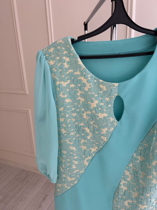 Бірюзова сукня