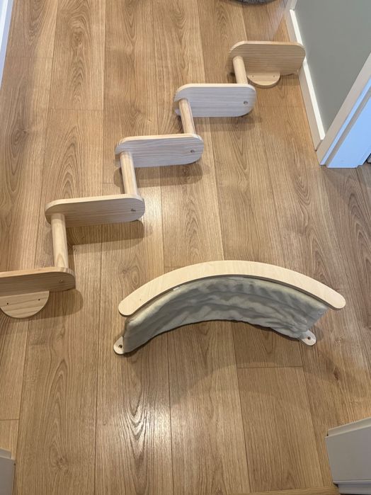 Drewniany zestaw naścienny dla kota – schodki i hamak boho legowisko