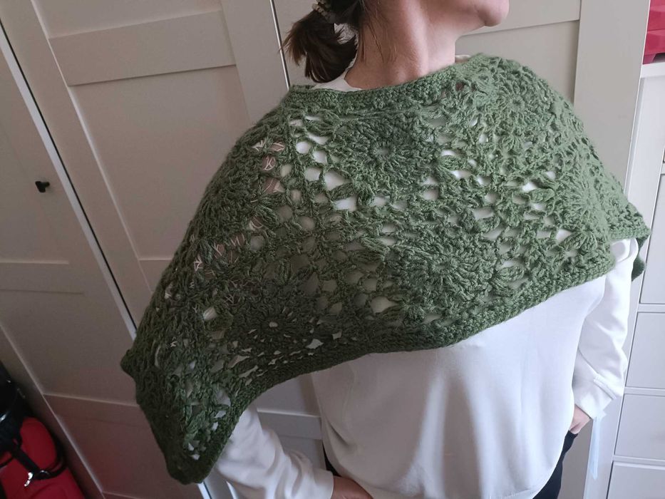 Chusta robiona na szydełku