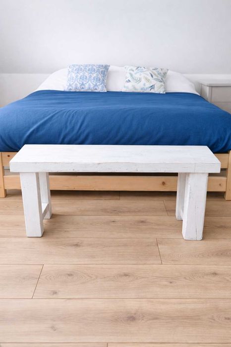 Rustykalna ławka do łazienki z drewna z odzysku – biała