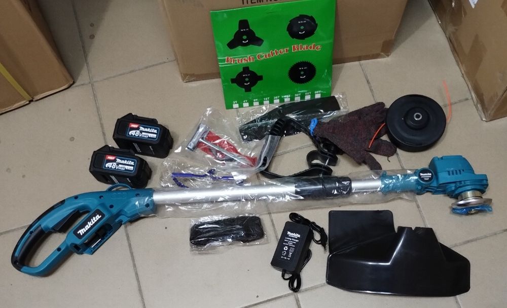 Акумуляторний безщітковий тример Makita UR2000DWAE 48V 6AH Макіта