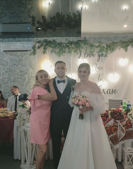 Ведуча діджей, тамада на ваше свято 
Весіллячко, Рочок ,Хрестини,