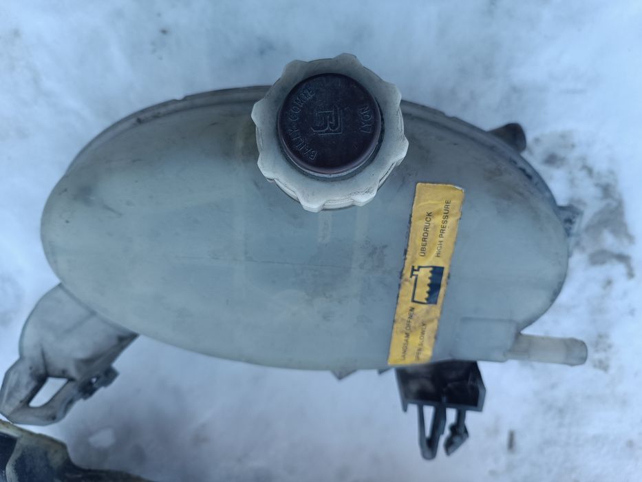 Оригінальний бачок склоомивача та бачок розширювальний Renault Master.