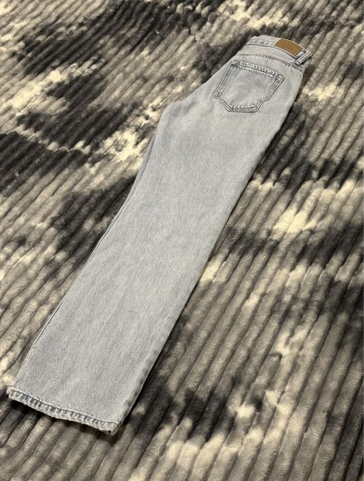 Джинси , блакитного кольору