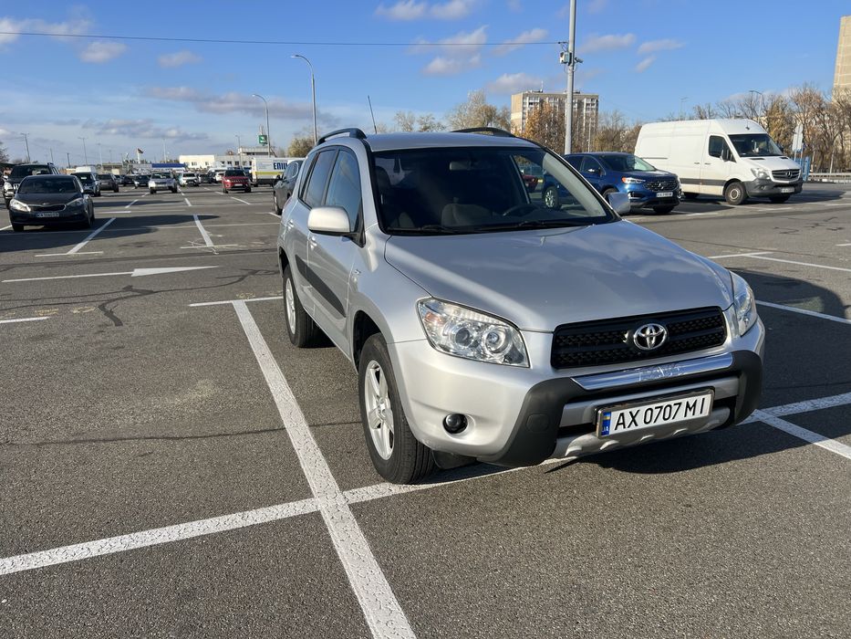 Продам Рав 4 в дуже доброму стані ! 
Дизель ! 
Дуже приємний розгін і економія палива !