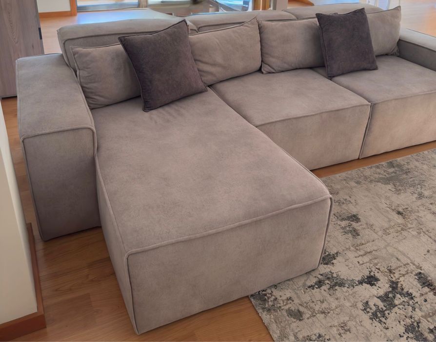 Sofá chaiselongue cinza