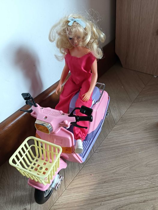 Lalka + Skuter klon Barbie Cherrie Fancy Scooter lata 90