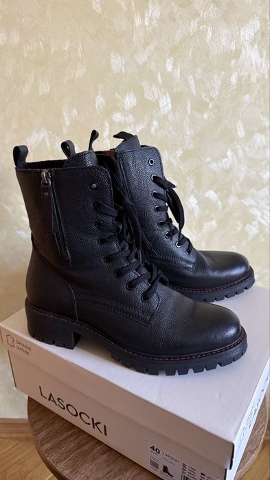 Продаю жіночі черевики Lasocki 40 розмір