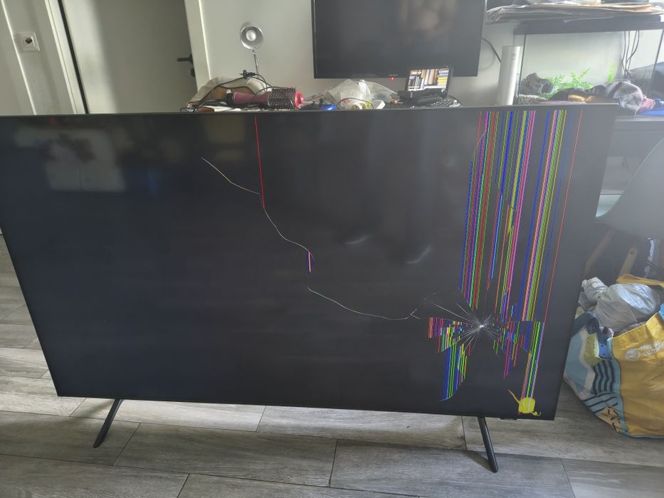 Samsung 65  crystal UHD UE65AU8005 ecrã danificado