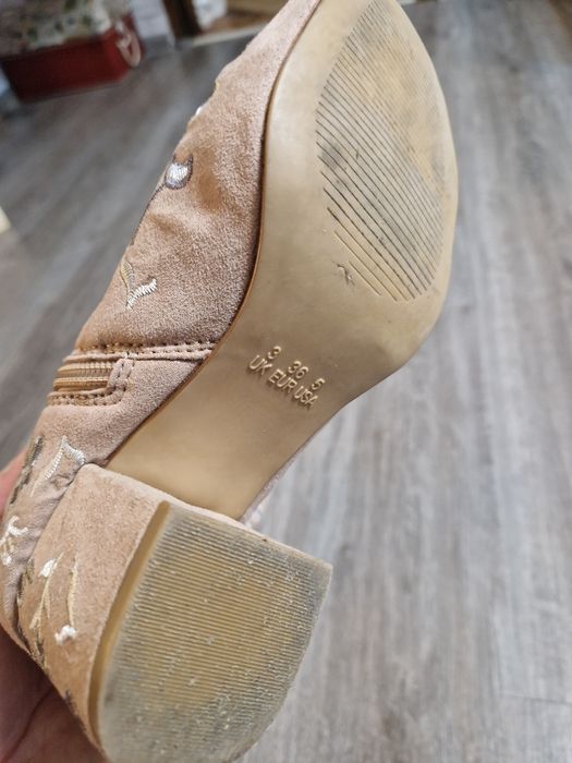 Botki Primark z haftami