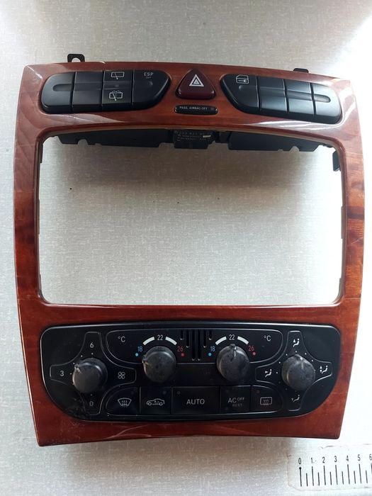 Console C220 . Para carro marca Mercedes