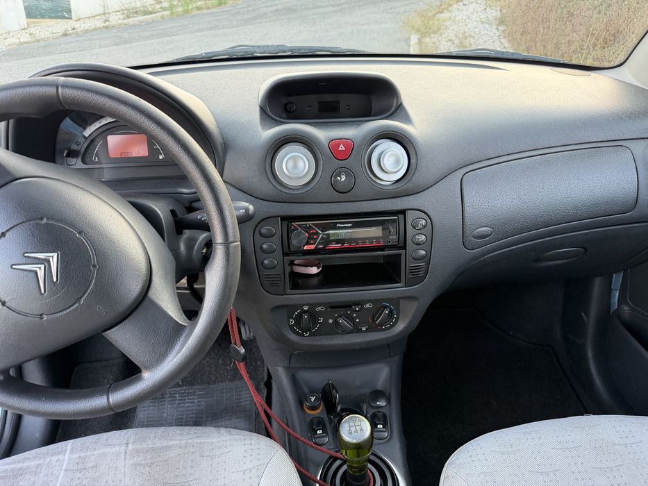 Citroen c3 1.1 2003 5 portas revisao feita direçao assistida  fecho central  impecavel economico