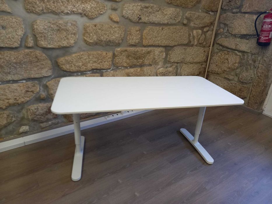 Secretária 160x80cm - Altura regulável 65–85 cm c/ marcas no tampo - Secretária IKEA BEKANT - Tenho 4 unidades