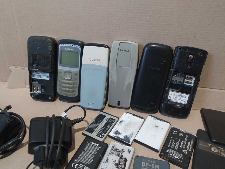 Кнопочный мобильный телефон всё вместе