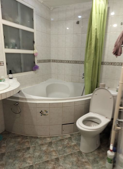 Продається квартира   3-к, 10/10 пов, 70 м2, вул  Борщагівська 173/ 187