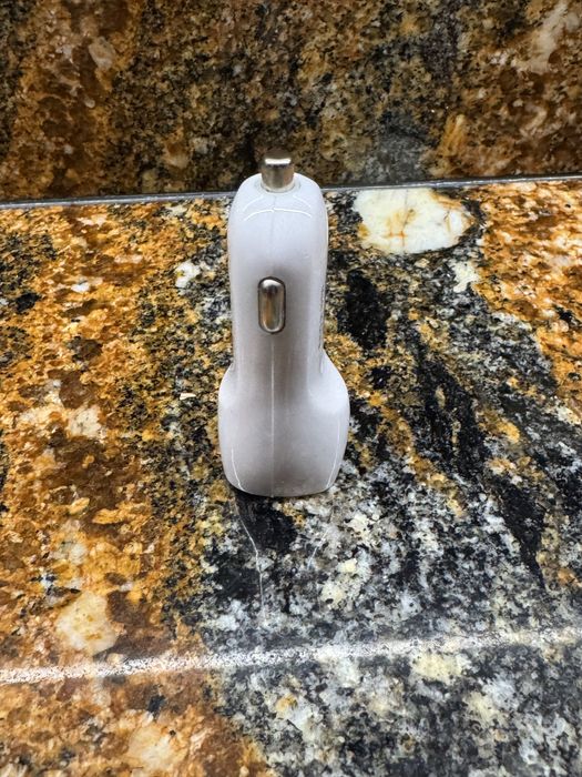 Ładowarka samochodowa USB 12–24V 5V 2.1A