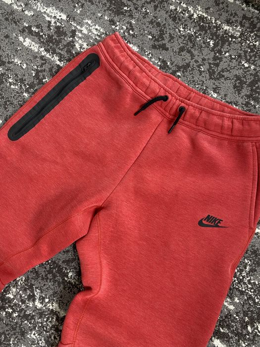 Штани Nike tech fleece red червоного кольору Нові колекціі
