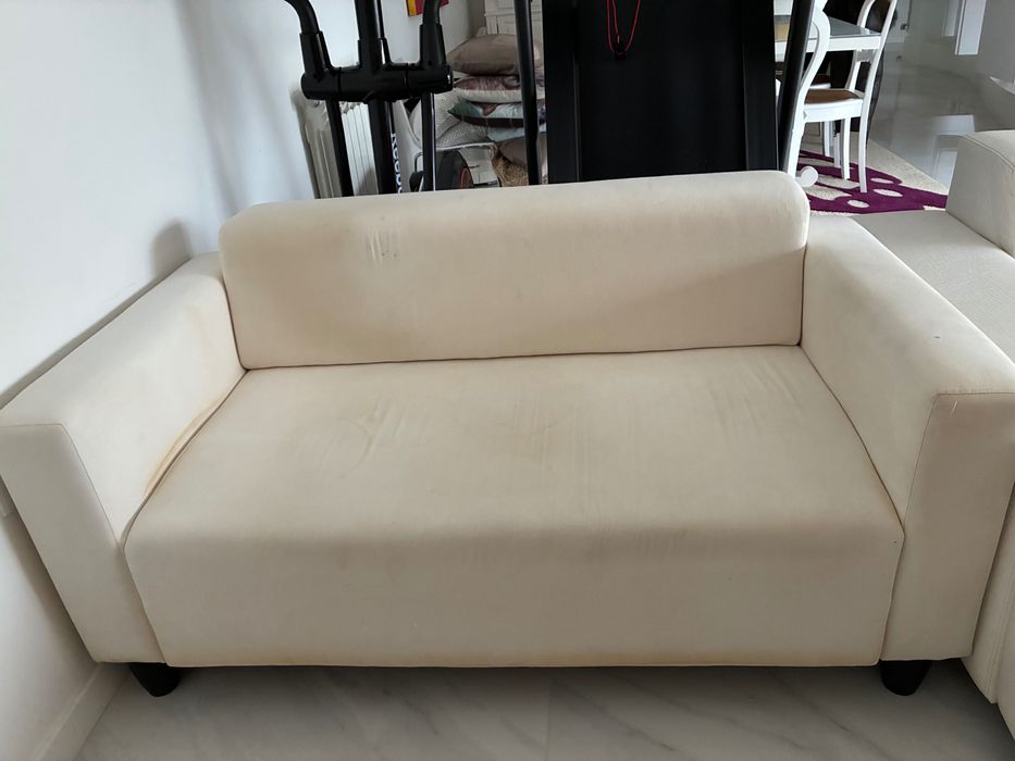 Sofá branco em tecido