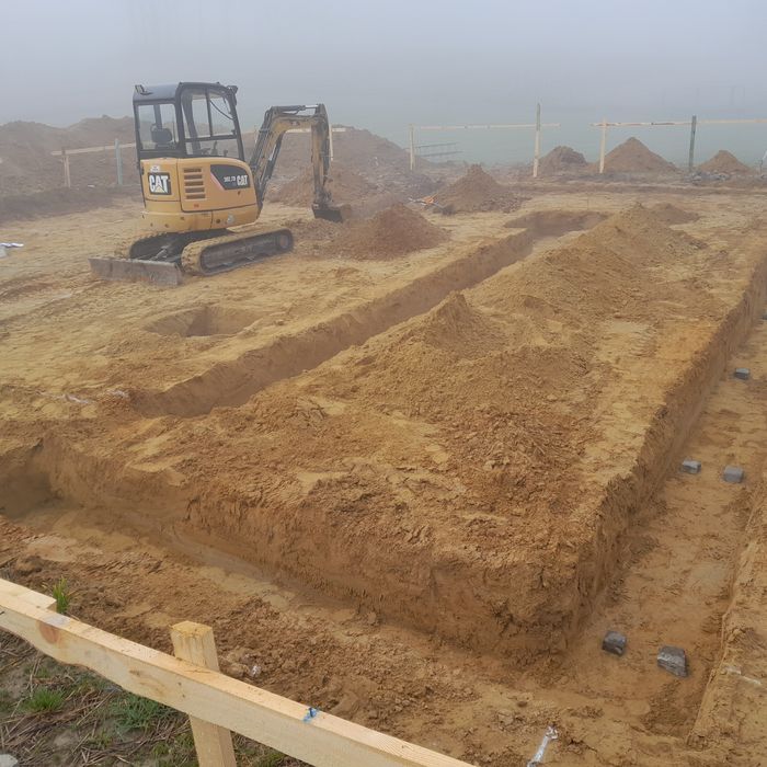 Koparka minikoparka przyłącza wodno-kanalizacyjne izolacje odwodnienia