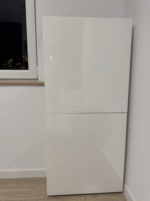 Szafka z drzwiczkami