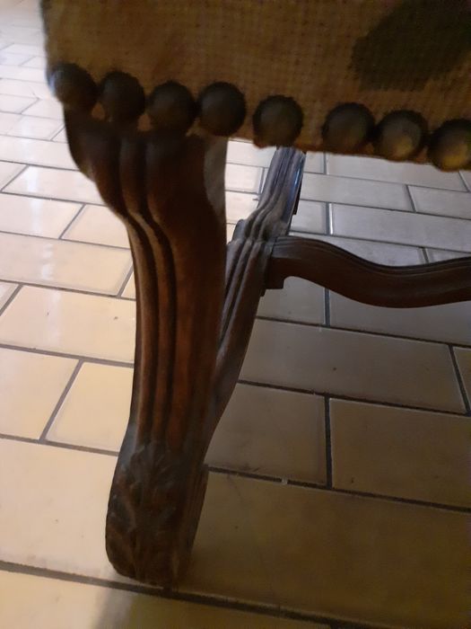 Bardzo Stary fotel do odnowienia