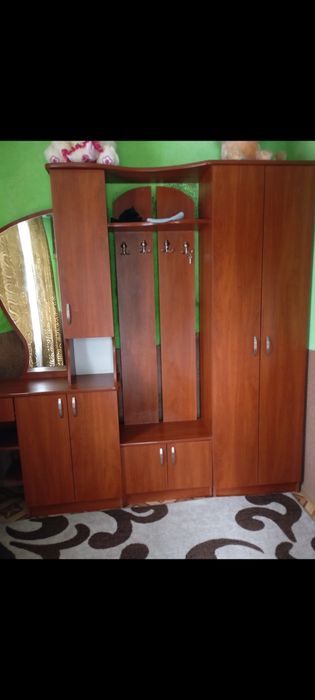 Прихожа..в доброму стані