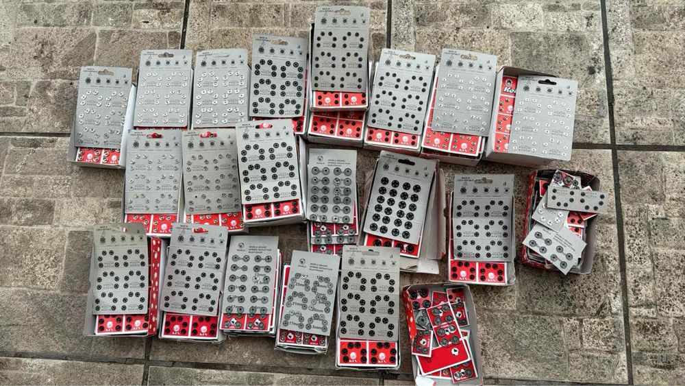 Кнопки пришивные металлические (лист - 36 шт/50 грн).