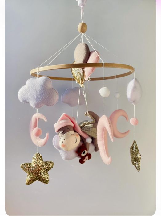 Мобіль ручної роботи з музичним блоком