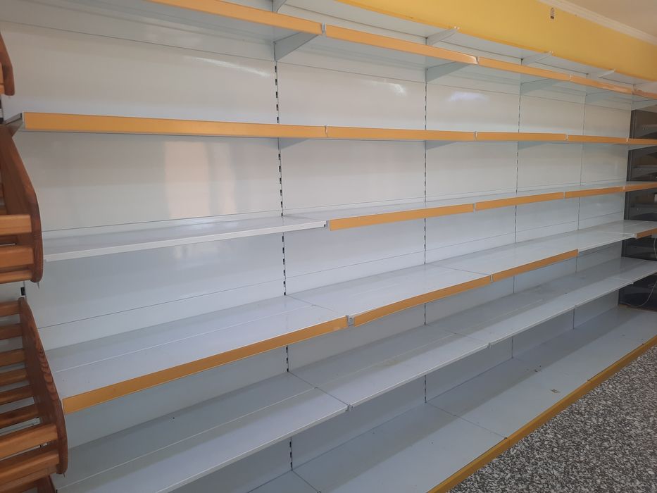 Продам торгові пристінні стелажі