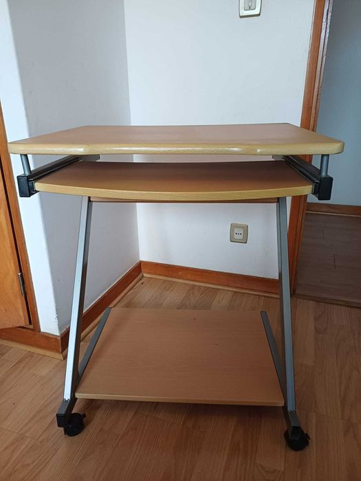 Secretária para computador