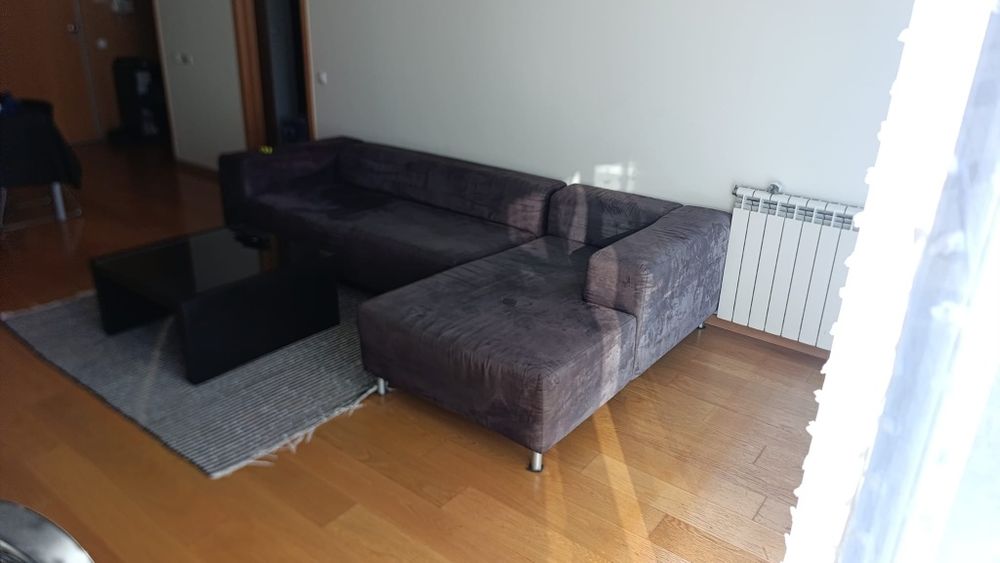 Sofá de sala com chaise longue