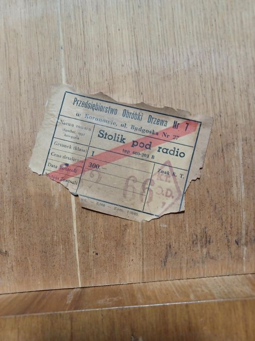 Stolik pod radio (typ 600-203 B) Przeds. Obróbki Drewna w Koronowie.