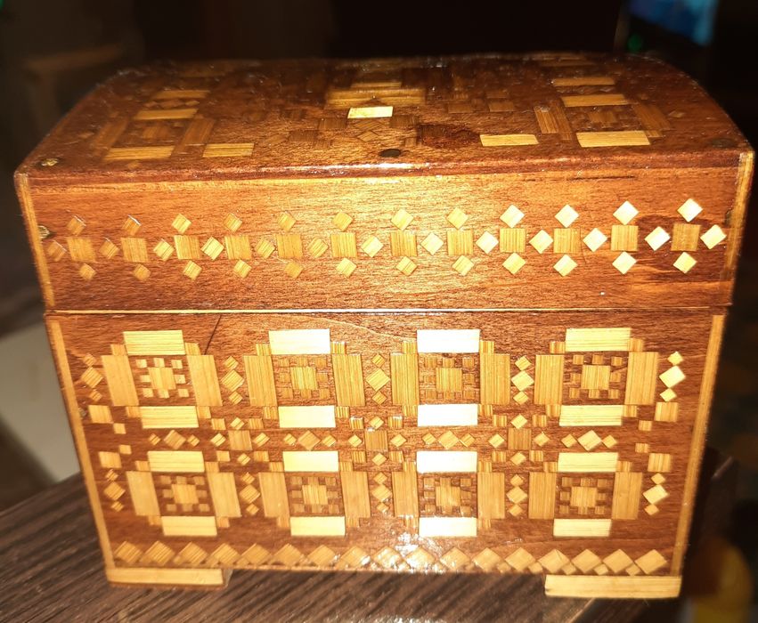 Шкатулка времен СССР деревянная обработанная соломкой