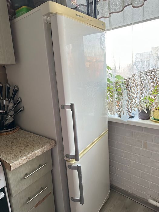 Холодильник не новий