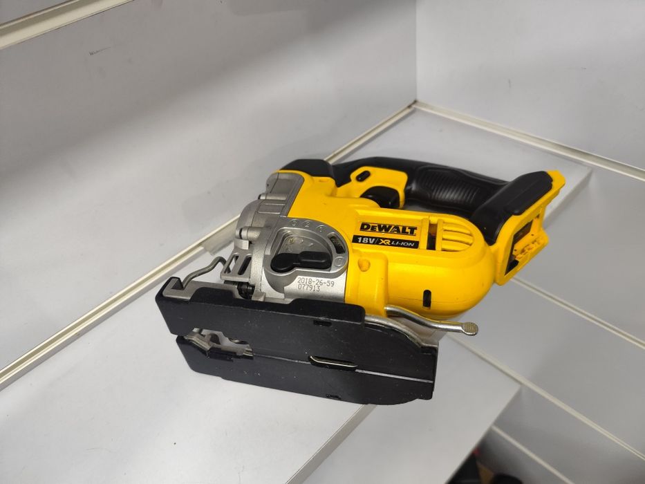 DeWal DCS 331 лобзик акумуляторний Деволт оригінал