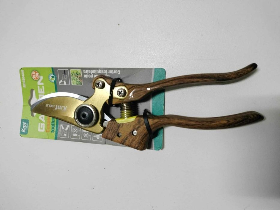 Tesoura de poda de vinha ou roseiras de jardim