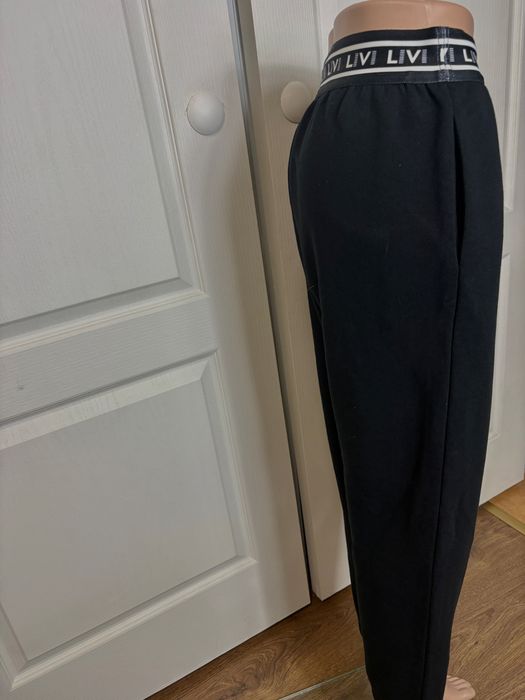 Joggery czarne  Livi wysoki stan M/38