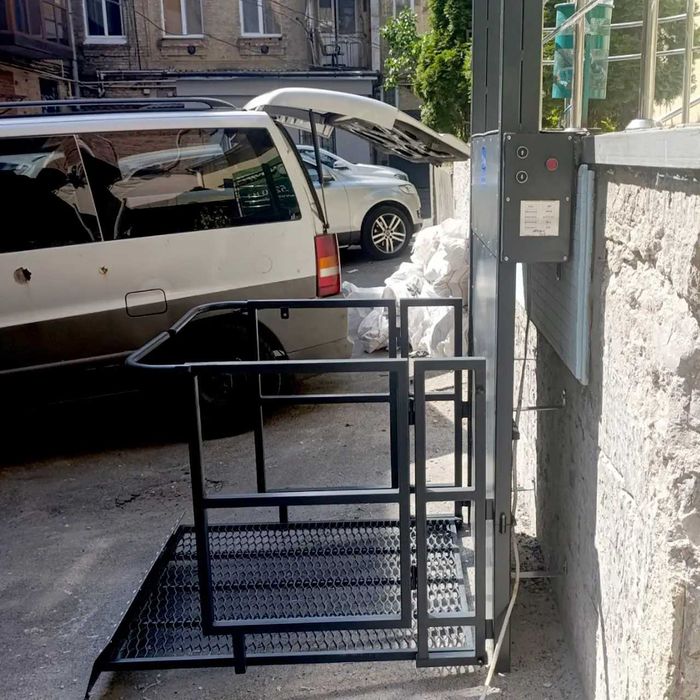 Вертикальний підйомник платформа для інвалідів