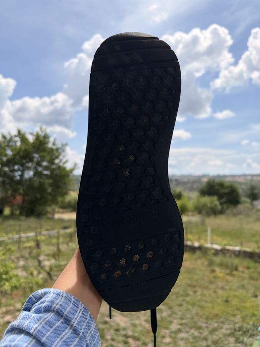 Ténis Adidas originais – pretos/brancos – nº 46