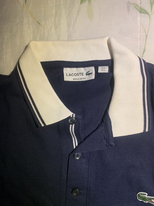 Camisa polo Lacoste azul com bolso