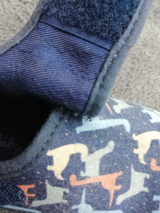 Kapcie chłopięce na rzepy dinozaury 23