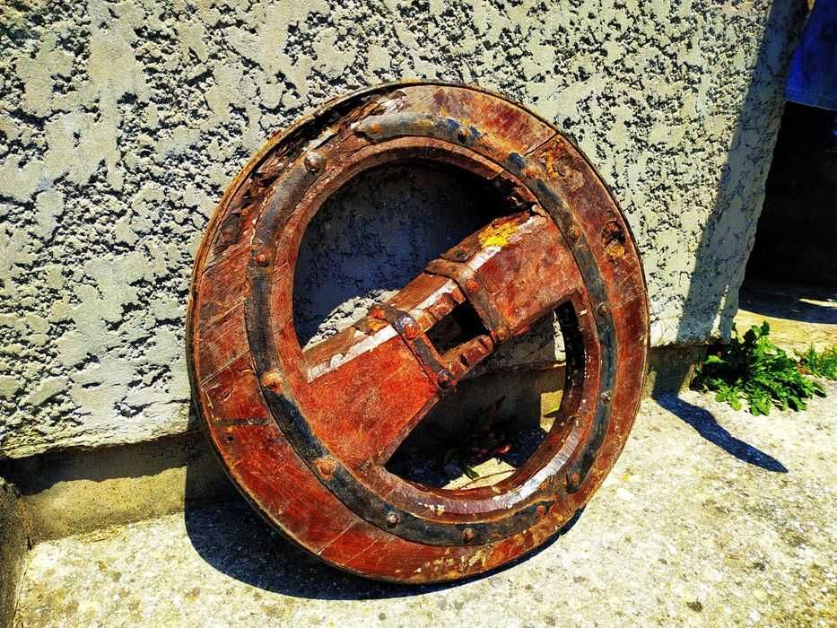 Roda de carro de bois antigas: uma peça única para a sua casa!
