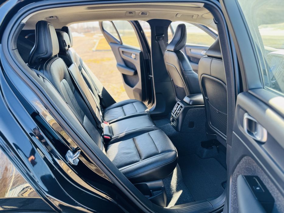 Volvo XC40 1.5PHEV AWD R-Design 2022рік Official