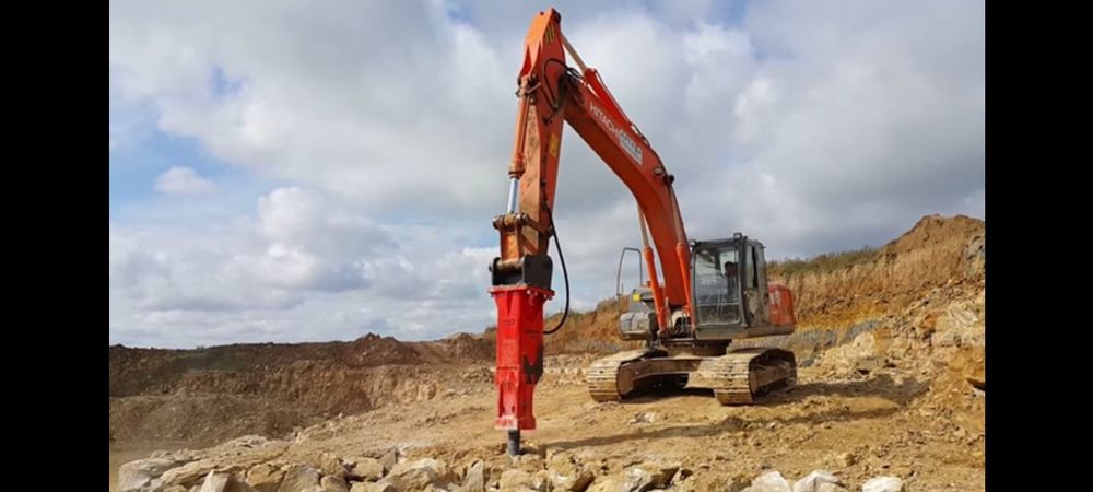 Послуги бульдозера, екскаватора, маніпулятора та іншої спецтехніки