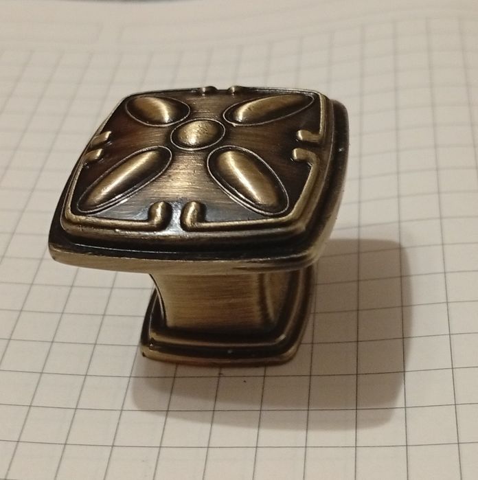 Мебельна ручка кнопка